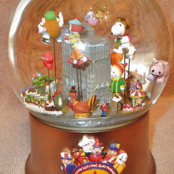 Macy's 60th Anniversary Thanksgiving Parade Musical Snow Globe Floats Glitter - Picture 3 of 13